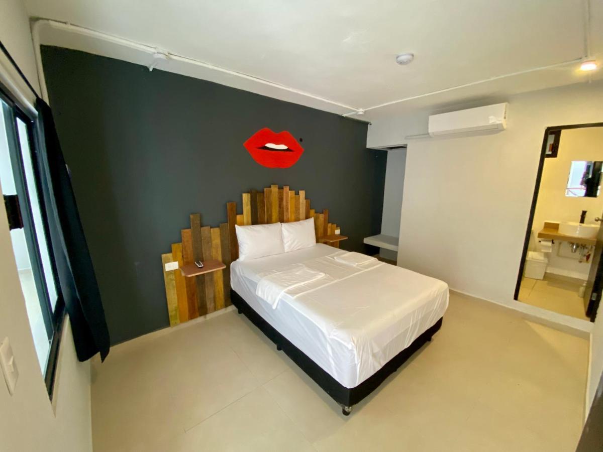 Why Not Rooftop Party Hostel Плая дел Кармен Екстериор снимка