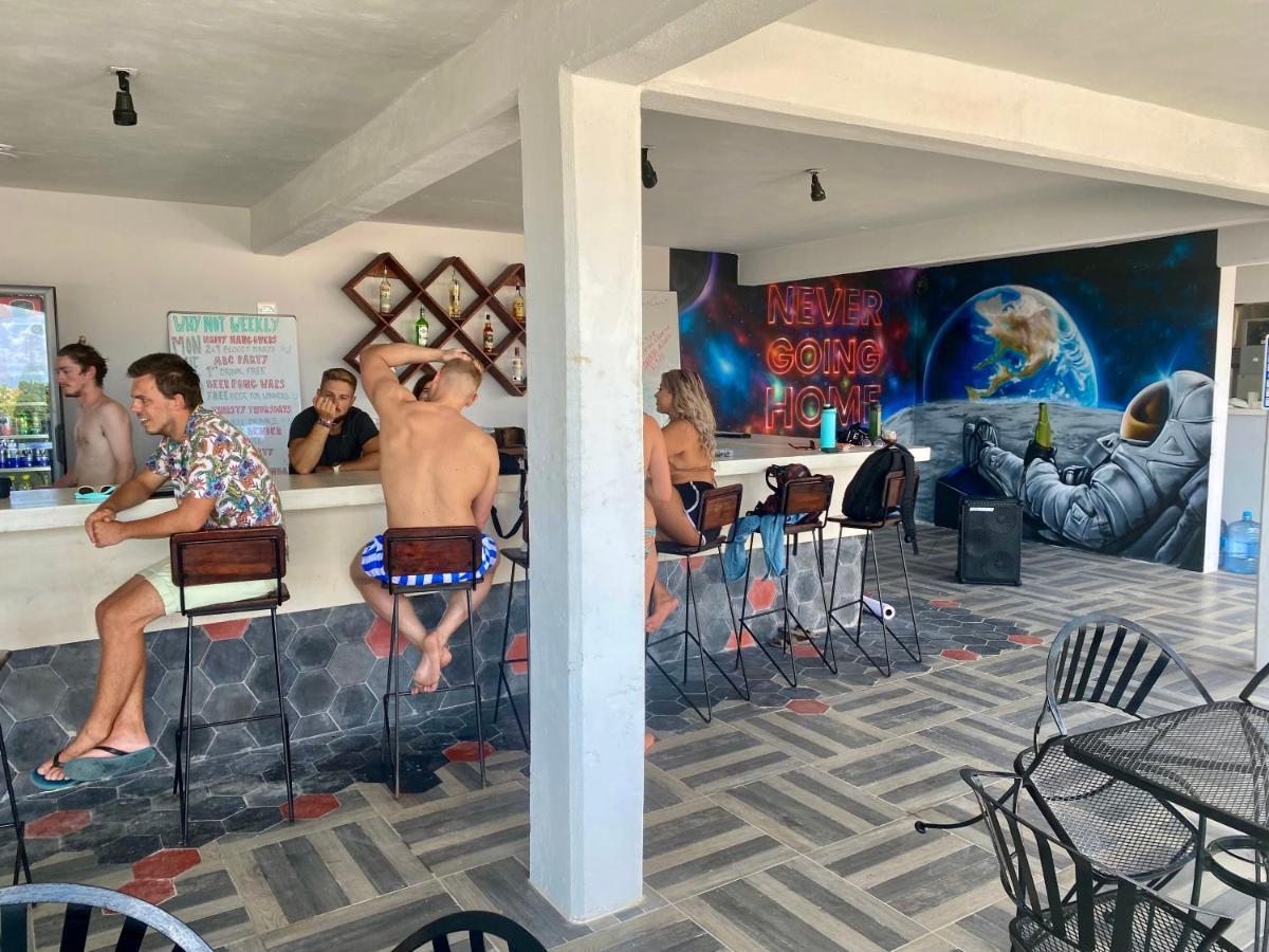 Why Not Rooftop Party Hostel Плая дел Кармен Екстериор снимка