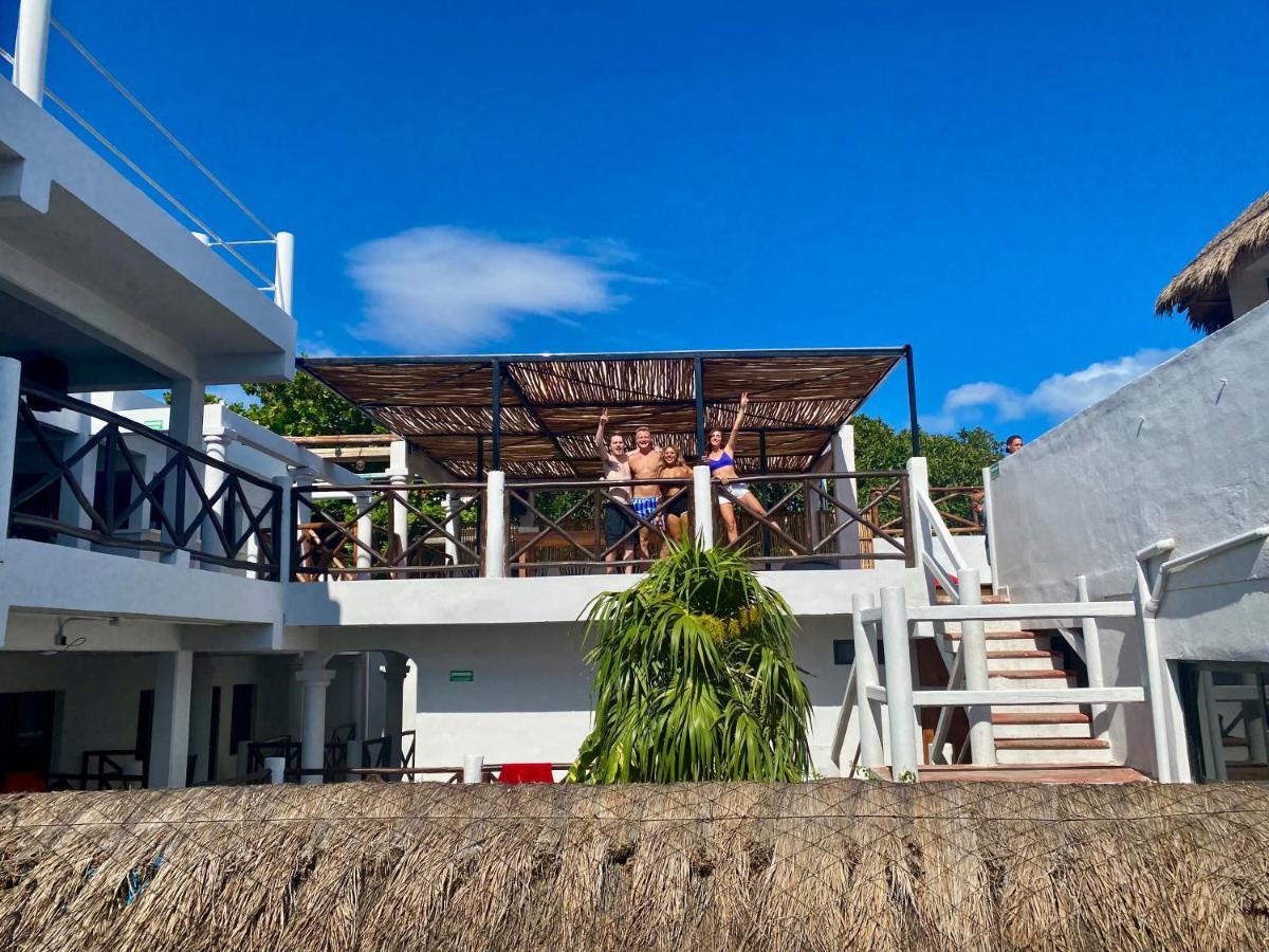 Why Not Rooftop Party Hostel Плая дел Кармен Екстериор снимка