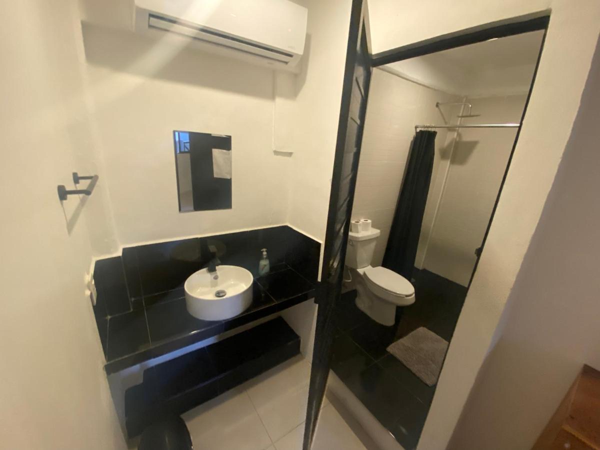 Why Not Rooftop Party Hostel Плая дел Кармен Екстериор снимка